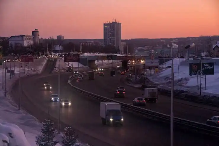 stockvault-morning-traffic-street136921